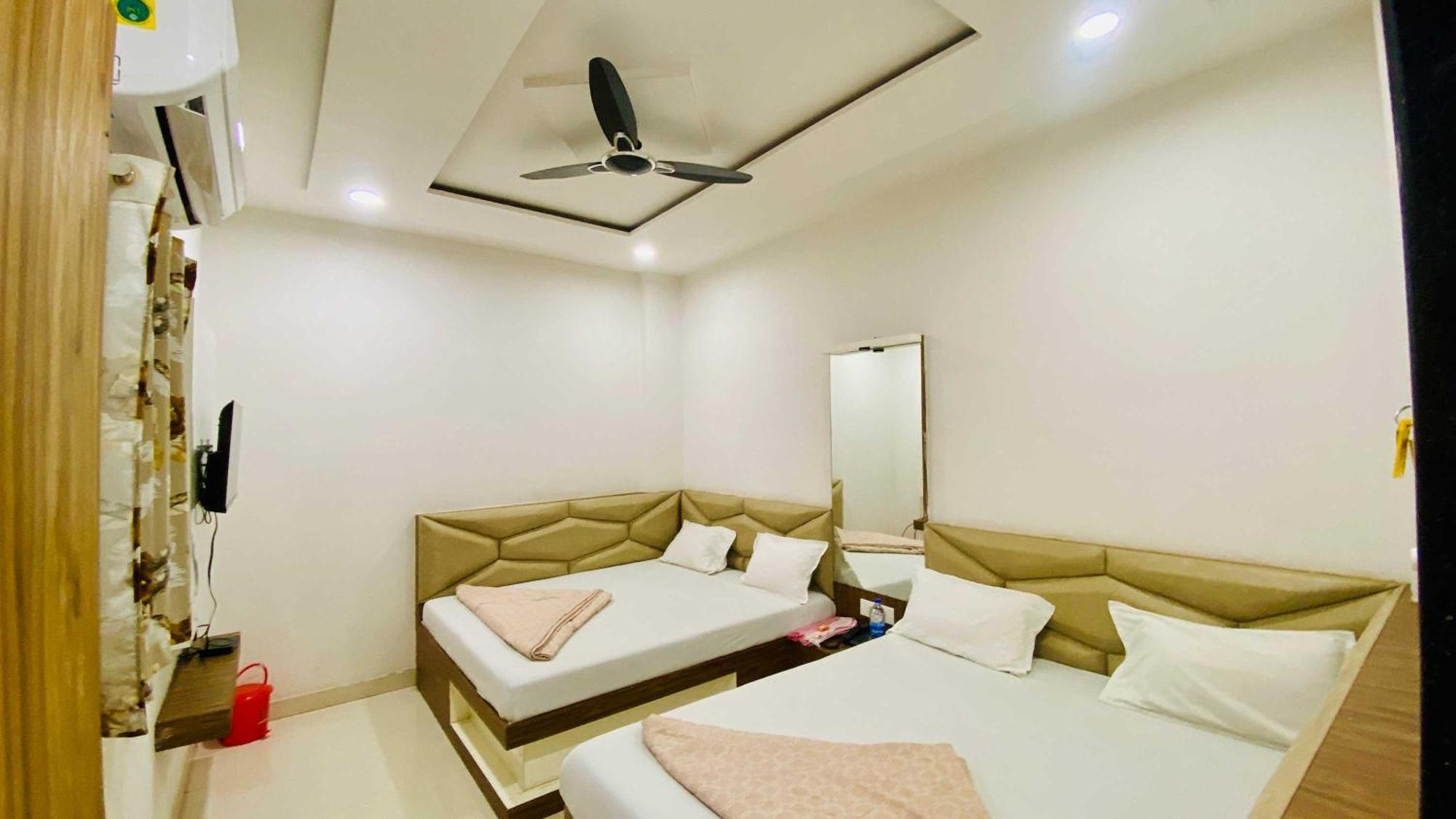 Hotel Gayatri Palace Godarpura Экстерьер фото