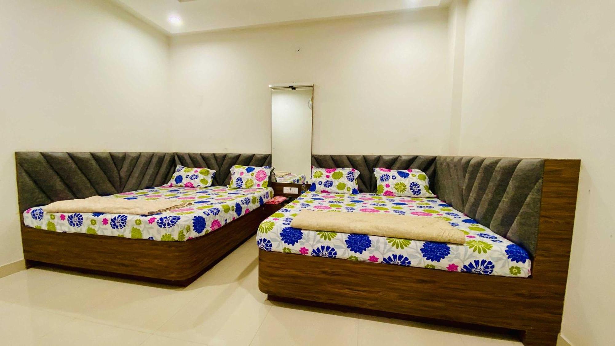 Hotel Gayatri Palace Godarpura Экстерьер фото