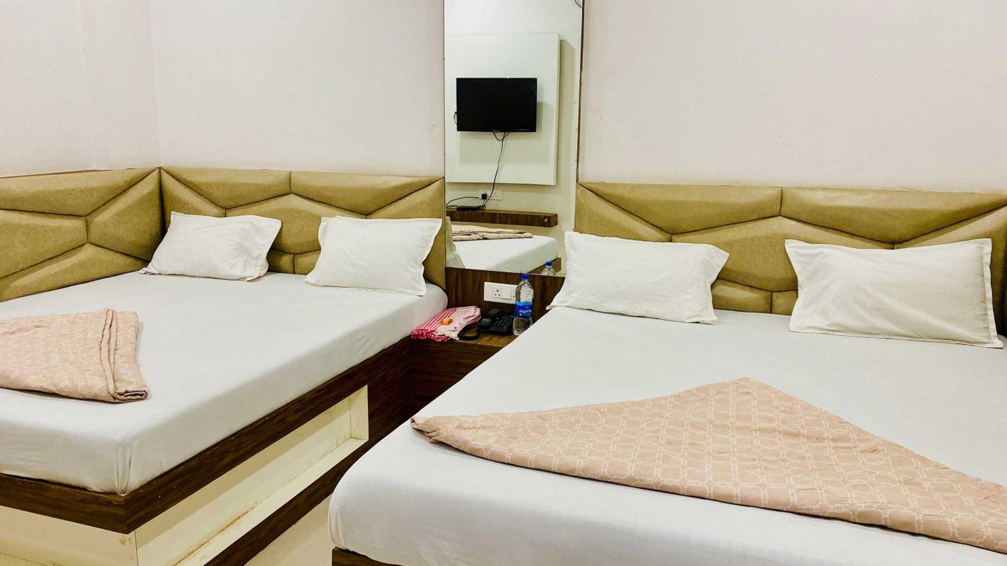 Hotel Gayatri Palace Godarpura Экстерьер фото