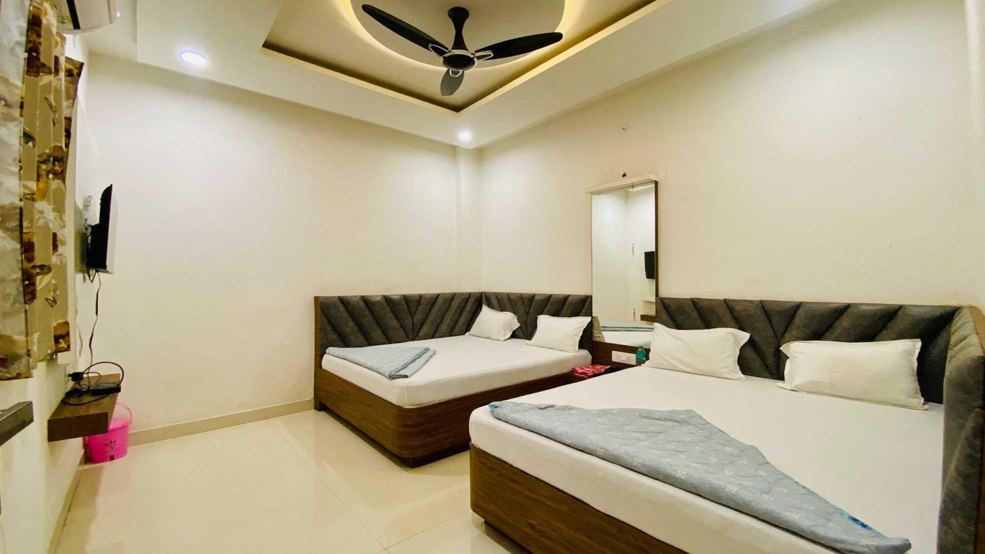 Hotel Gayatri Palace Godarpura Экстерьер фото