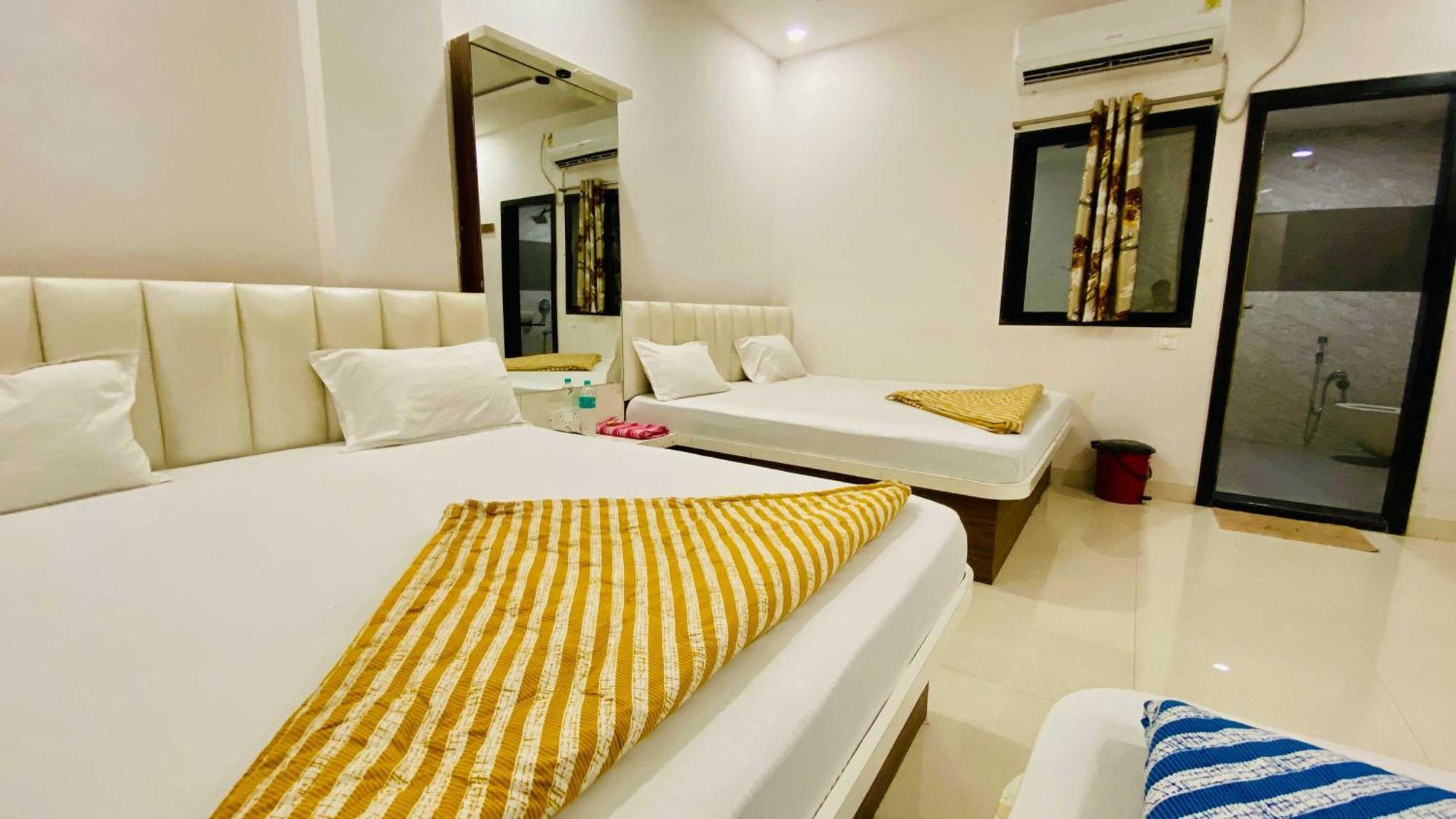 Hotel Gayatri Palace Godarpura Экстерьер фото