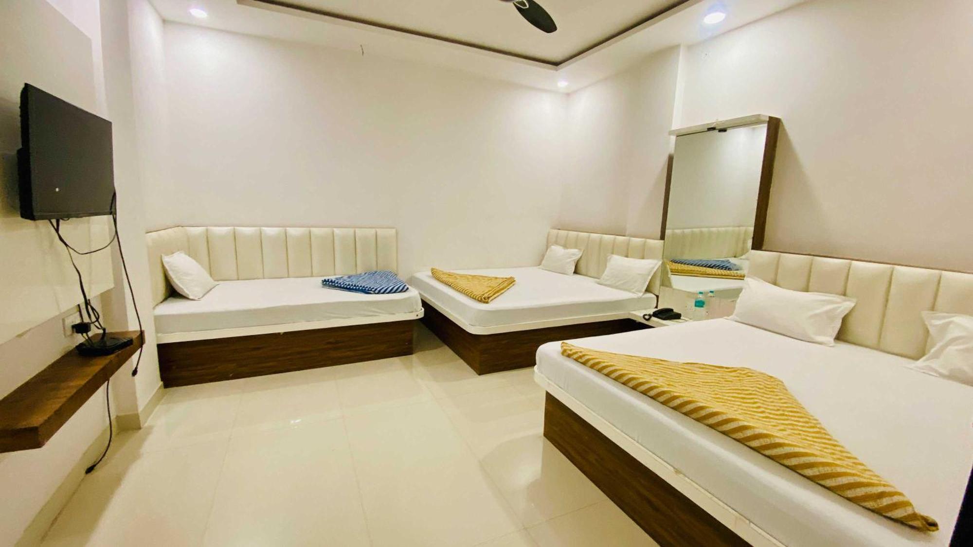Hotel Gayatri Palace Godarpura Экстерьер фото