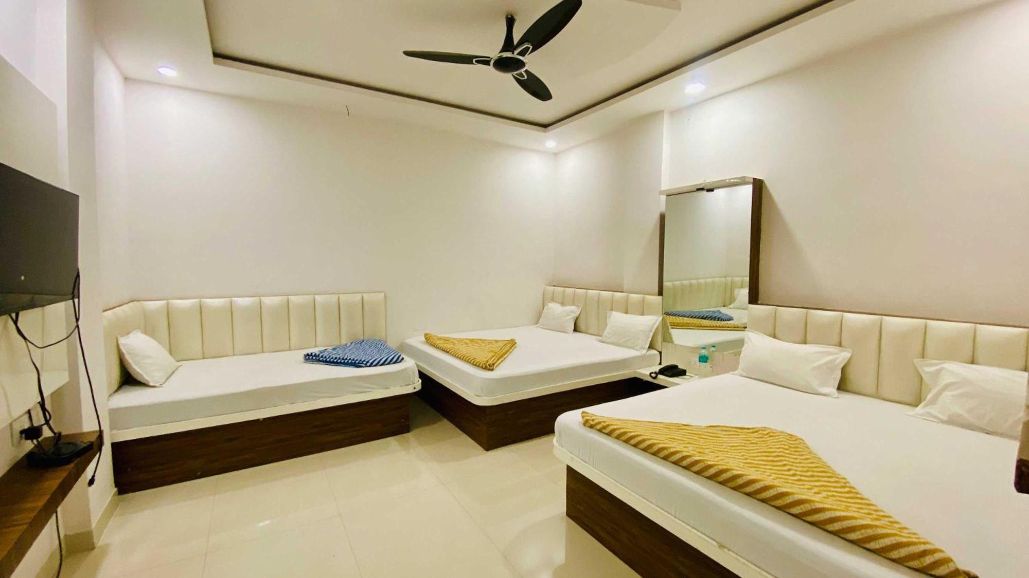 Hotel Gayatri Palace Godarpura Экстерьер фото