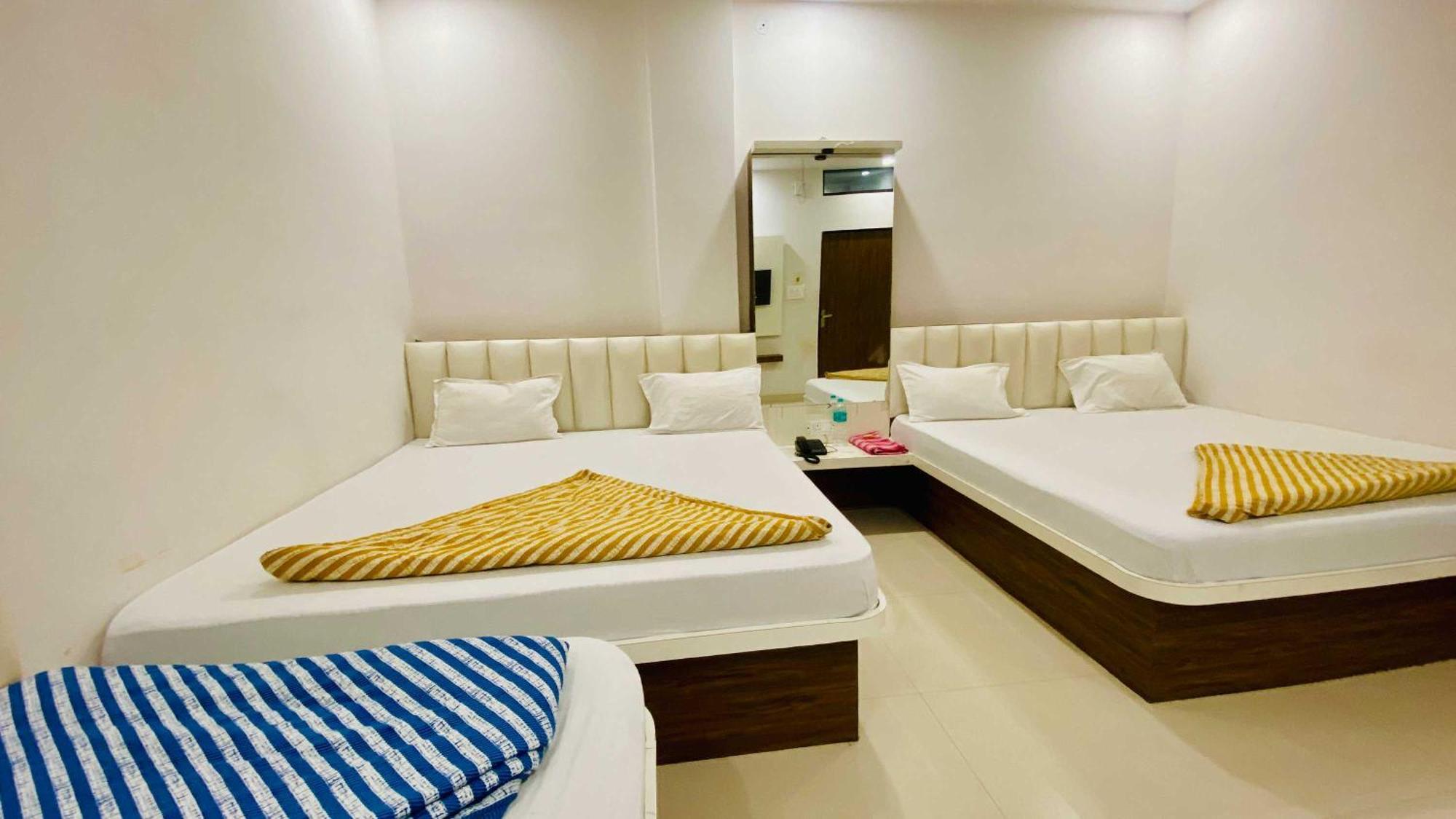 Hotel Gayatri Palace Godarpura Экстерьер фото
