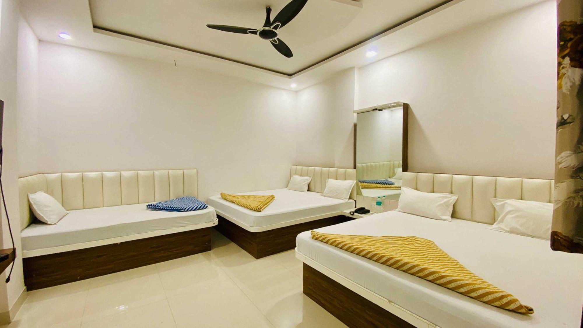 Hotel Gayatri Palace Godarpura Экстерьер фото