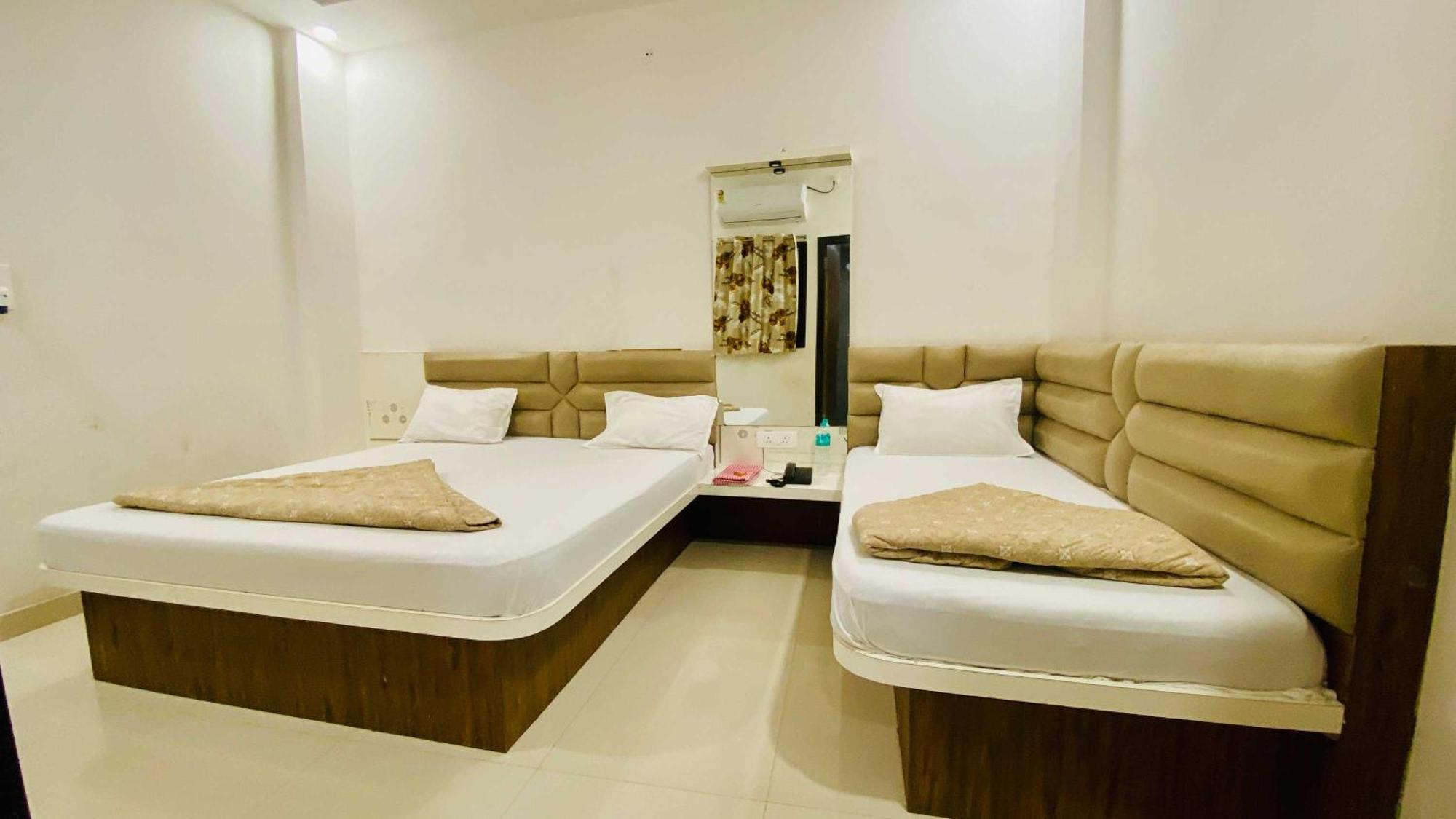 Hotel Gayatri Palace Godarpura Экстерьер фото