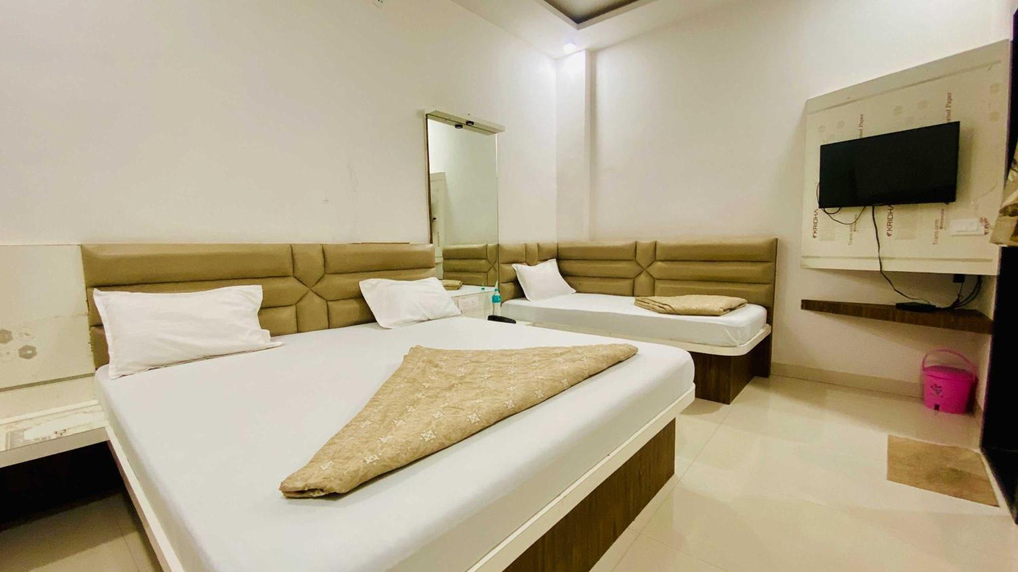Hotel Gayatri Palace Godarpura Экстерьер фото