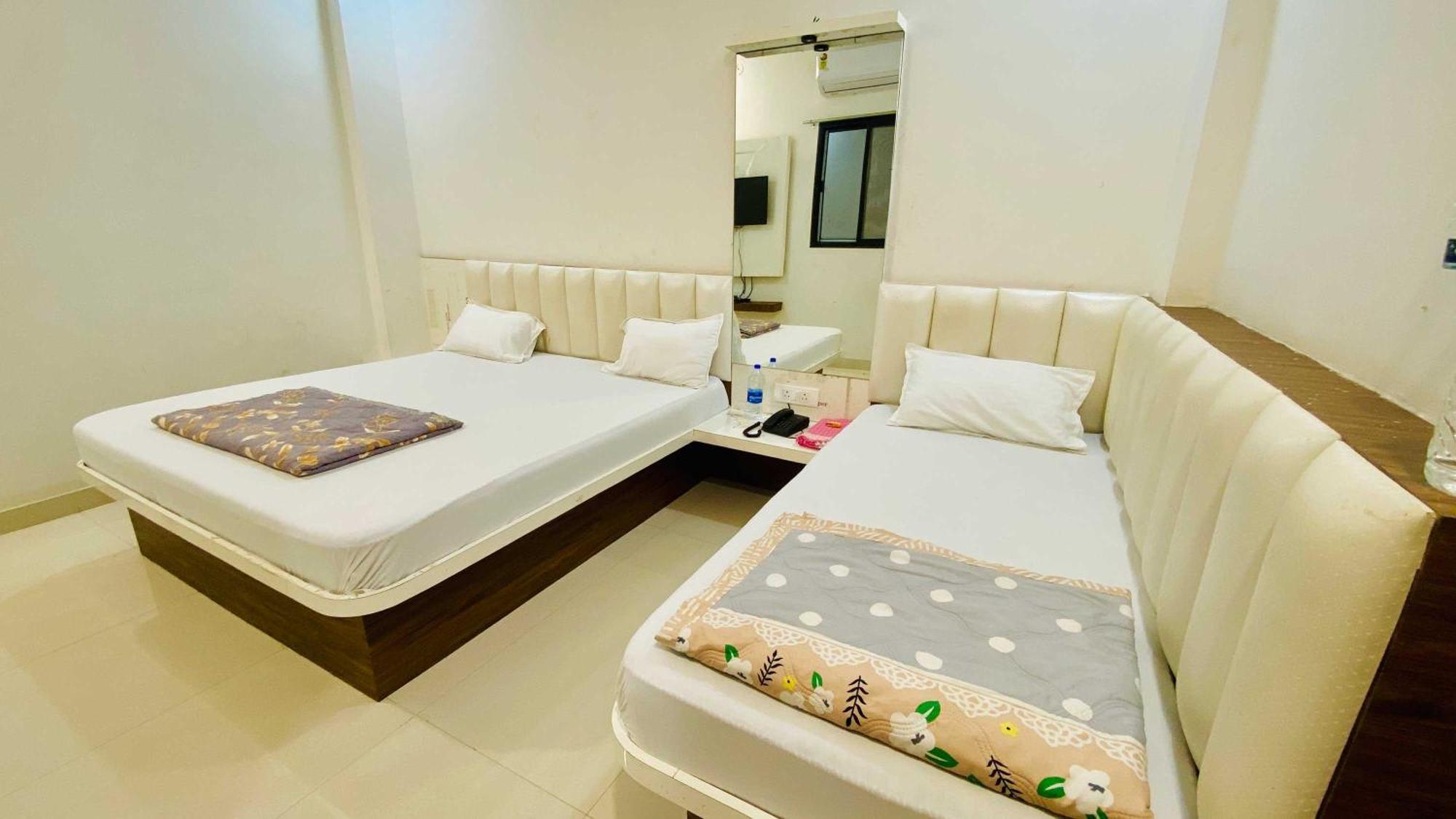 Hotel Gayatri Palace Godarpura Экстерьер фото
