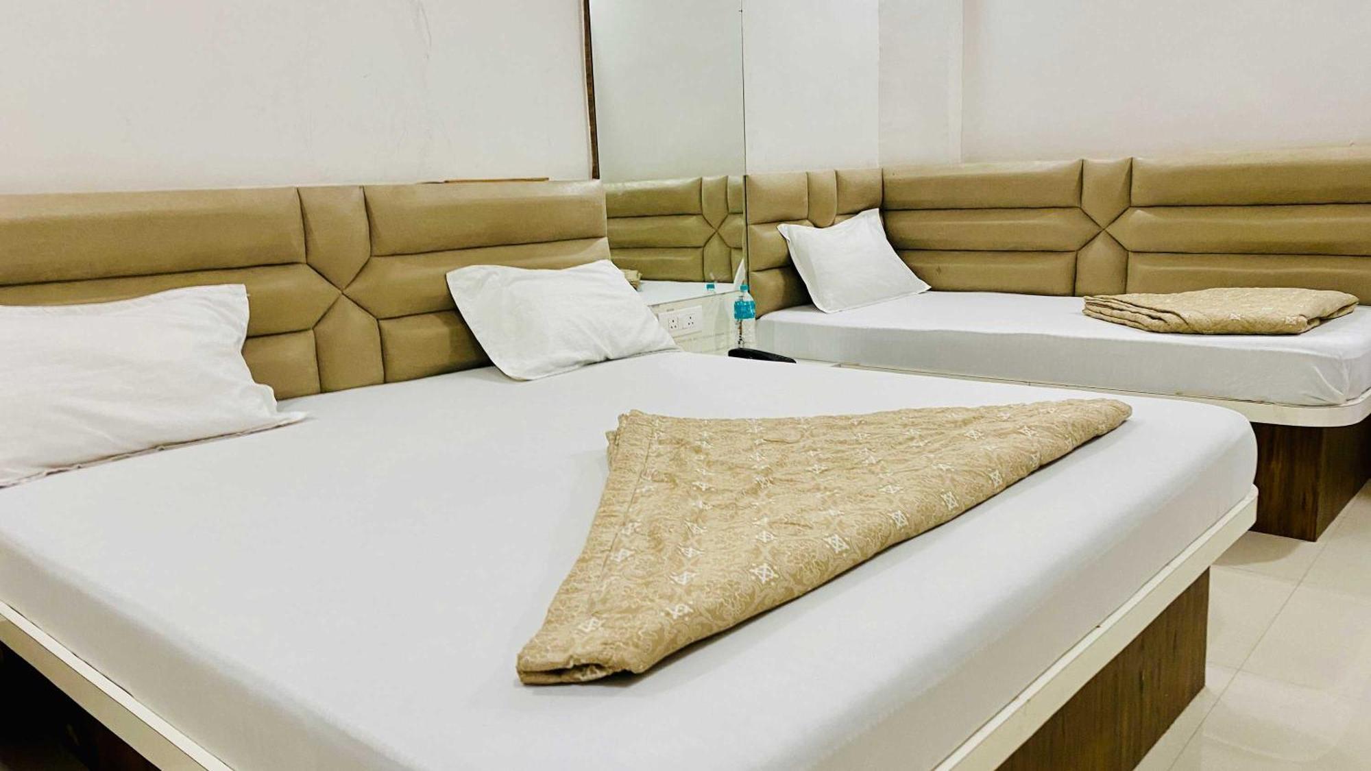 Hotel Gayatri Palace Godarpura Экстерьер фото