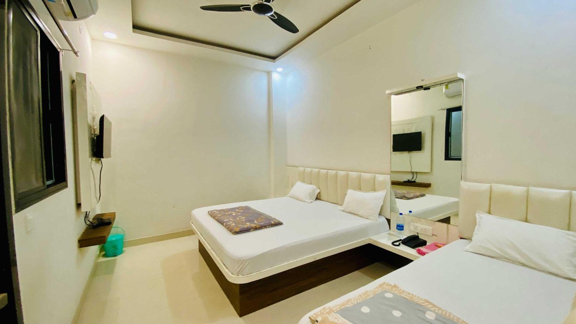 Hotel Gayatri Palace Godarpura Экстерьер фото